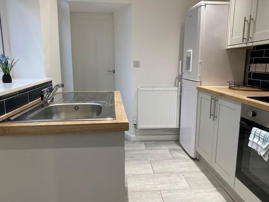 Modern 2 Bedroom Cottage Near Bike Park Wales. เมอเทอร์ทิดฟิล ภายนอก รูปภาพ